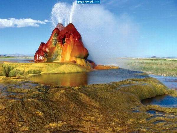 Это Летящий гейзер в Неваде - Fly Geyser