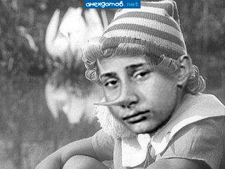 Страной дураков управлять он готов.