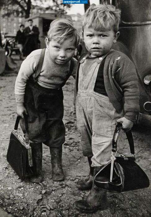 Париж, 1962. Вот так раньше выглядели вымершие древние парижане.