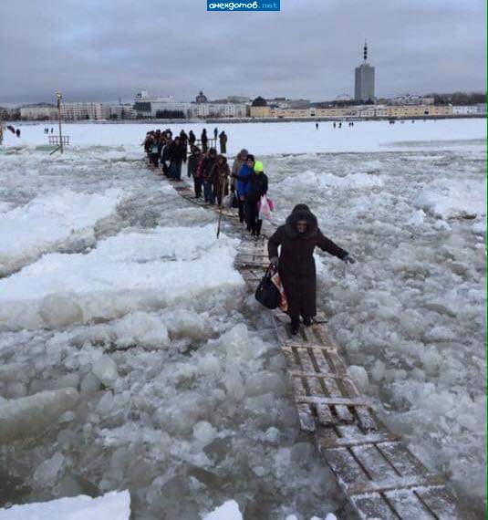 Напрасно нас бурей пугают...