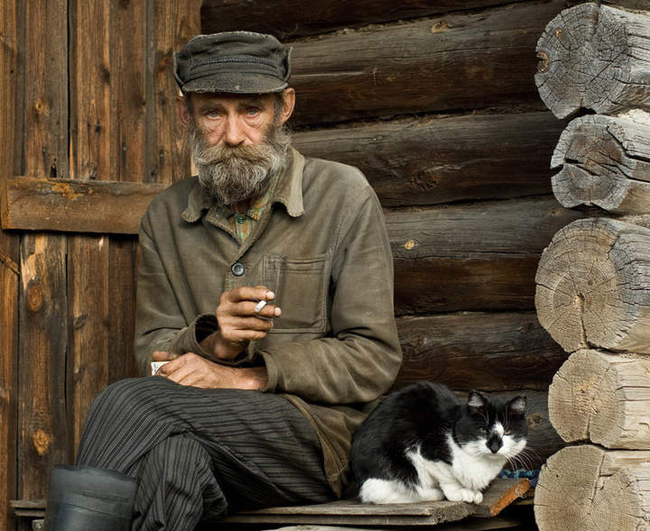 Это просто дед, постарел человек, остального вы не знаете. Насосали из пальца: совесть страны еще чепуху...
