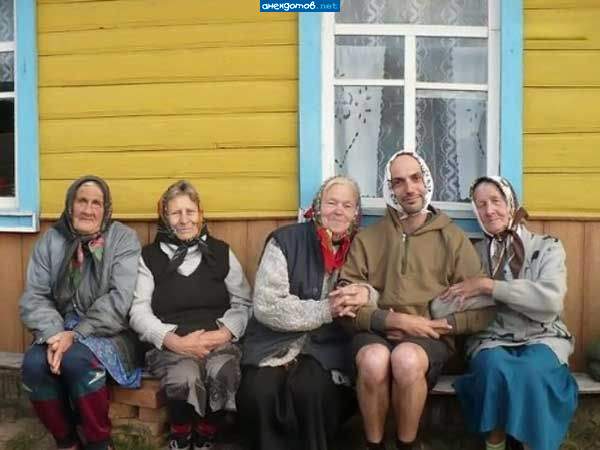 Мужик по селениям бродит, коней на ходу тормозит, в горящие избы заходит – наверное он трансвестит