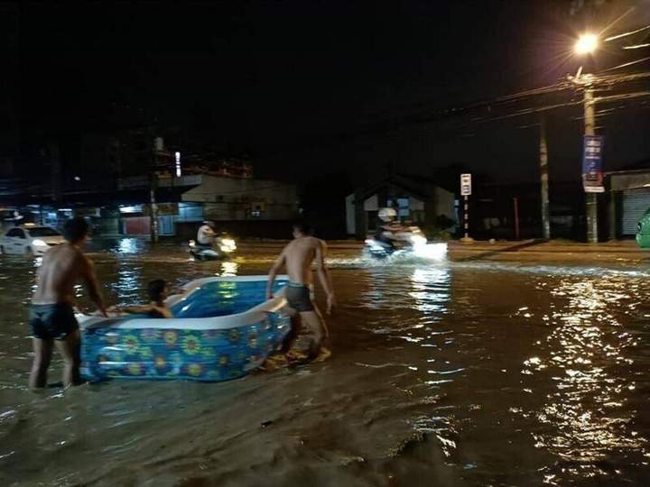 На подручном плавательном средстве пытались покинуть территориальные воды