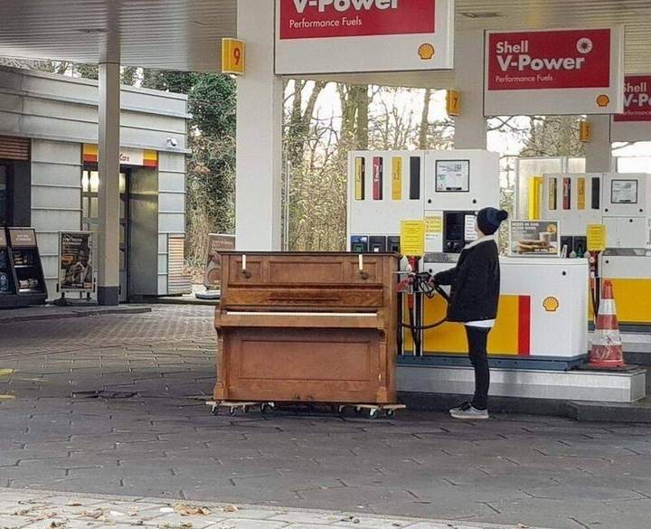А вечером играем реквием, при зажжённых свечах!