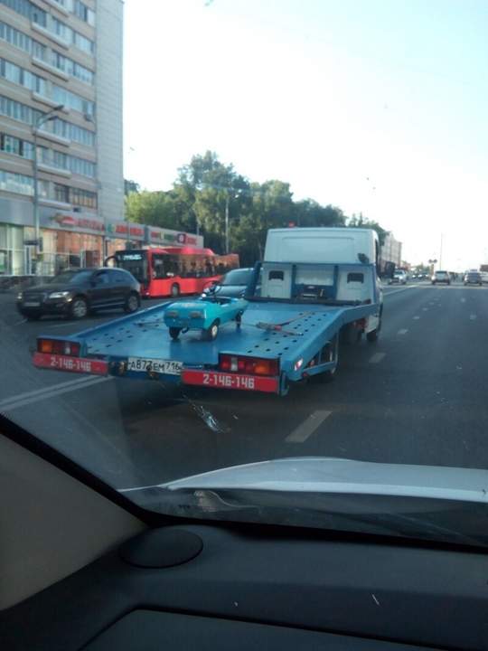 припарковался как попало, когда на горшок приспичило