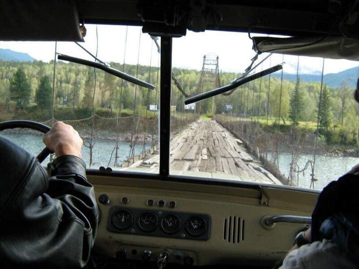 Ему яйца в Златаусте отливали что ли?