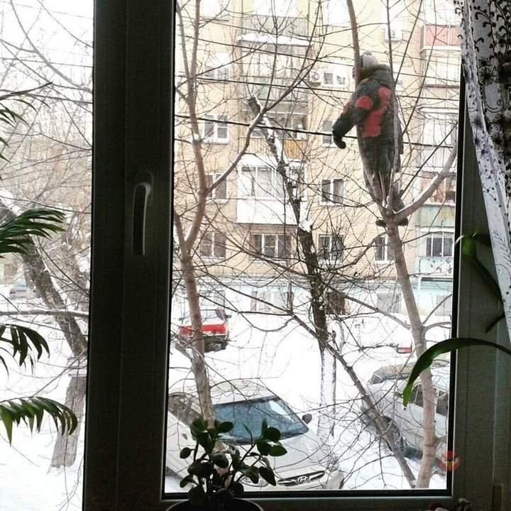 "Мам, на улицу можно? Можно, но чтоб я тебя видела!"