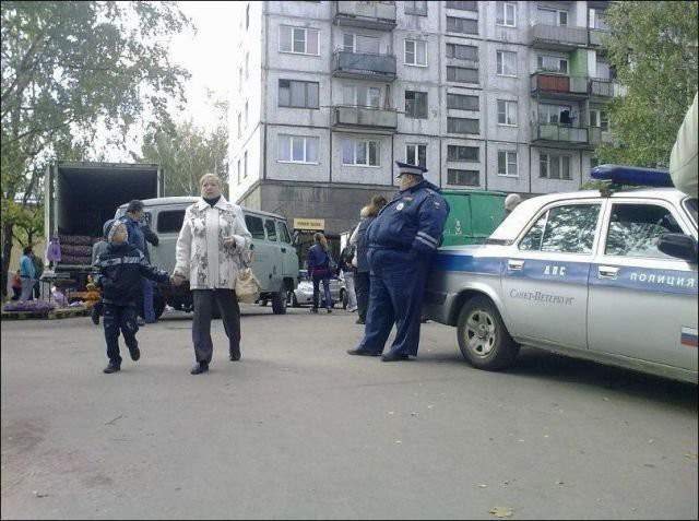 Мама, а давай скажем, что у него шнурки развязались!!!!