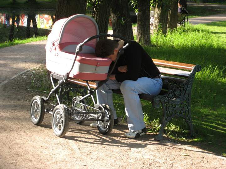 Когда в папином моторе бензин заканчивается....