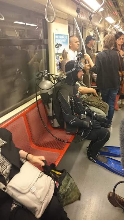 Одежду на пляже спёрли, а домой ехать надо...