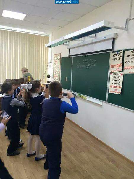 Занять ваш ум мне не дано... Всё это было бы смешно, Когда бы не было так грустно...