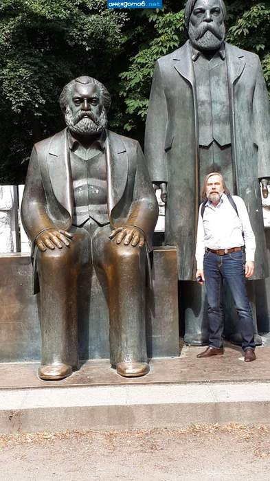 Может, ты и эксперт Погребинский, но Энгельсу по )(уй