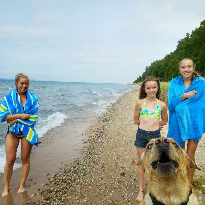 А я на море с тёлочками!