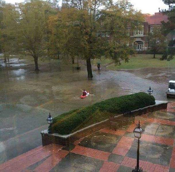 Из-за о-о-острова на стре-е-ежень, на просто-о-р круто-о-ой волны-ы-ы!..