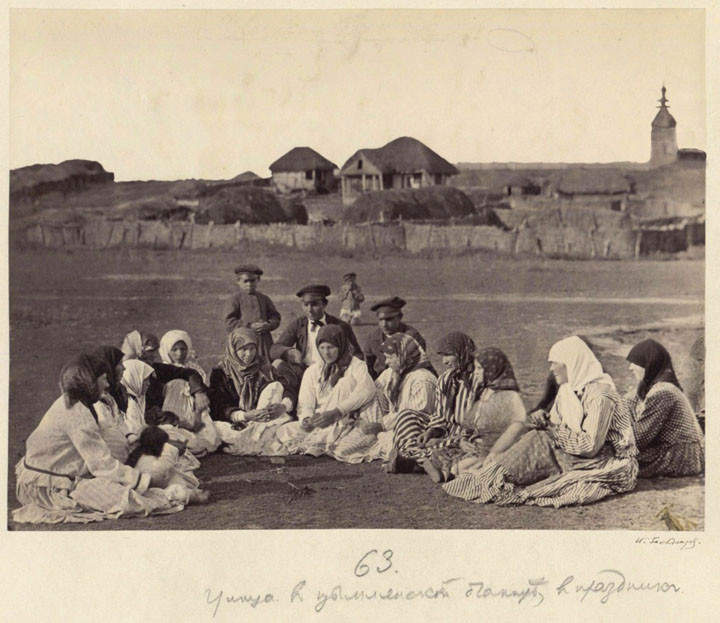 Улица в Цимлянской станице, в праздник.
