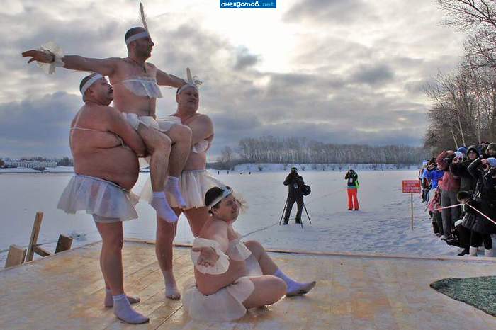 Танец пьяненьких лебедей.