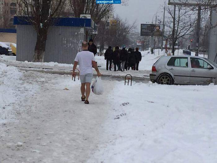 Когда раздевалка напротив бани...