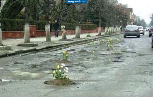 Аллея славы - дань памяти без вести пропавшим бюджетным средствам, выделенным на строительство дорог...