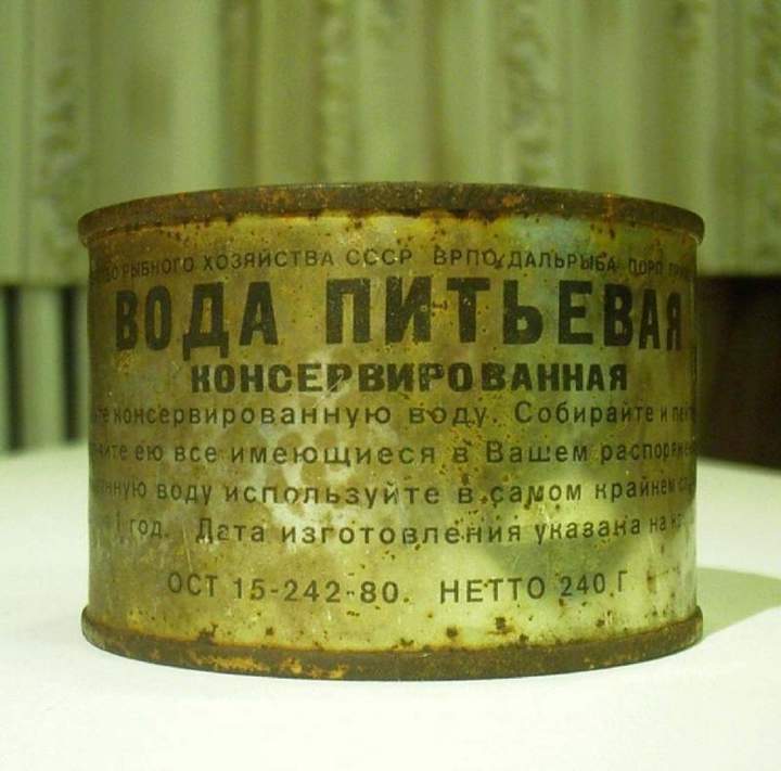 Консервированная вода из спасательной шлюпки