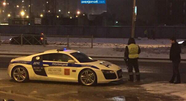 Полк ДПС на Рублевском шоссе. Иначе не догонят мажоров. :)
