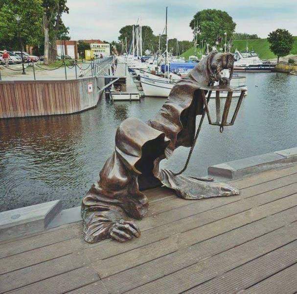 а если ночью, да с похмелья..........