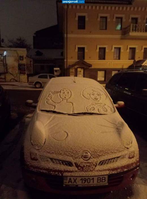 Хозяев давно нет дома, вот соседские пацаны и прикололись