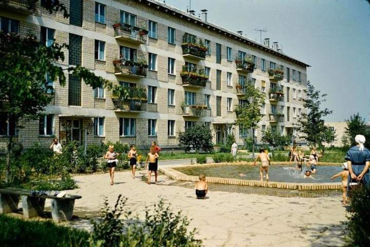 Да, жили дети в наше время, не то что нынешнее племя.
