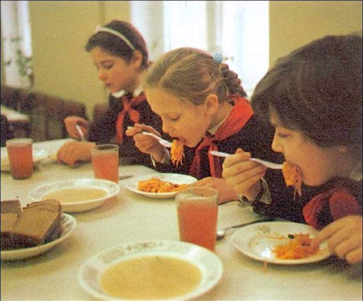У нас нормальные были,за то сейчас съедобная химия, за тучу денег.