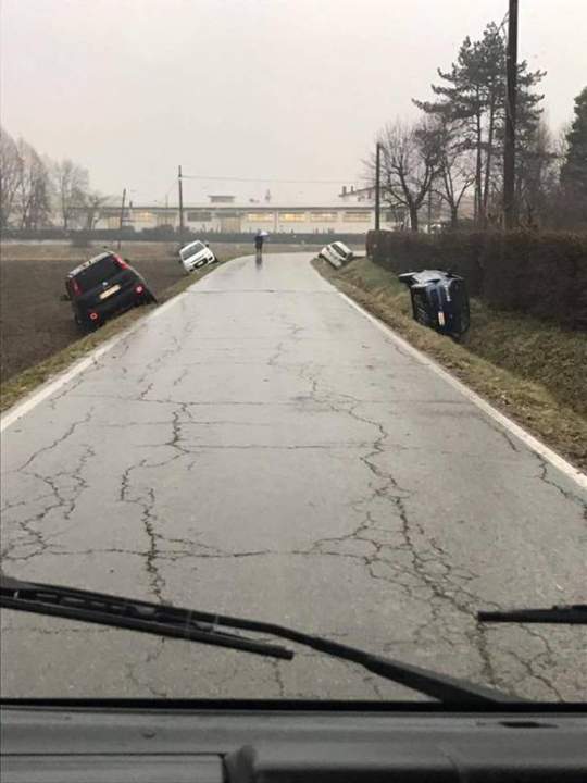 А я иду, а они вокруг меня падают, штабелями