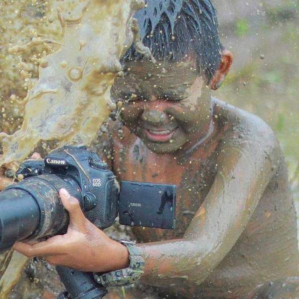 да это на свалках техники - у них этих фотиков горы...