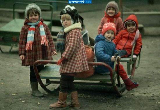 - А что, у вас в ХХI веке дети не играют во дворах?