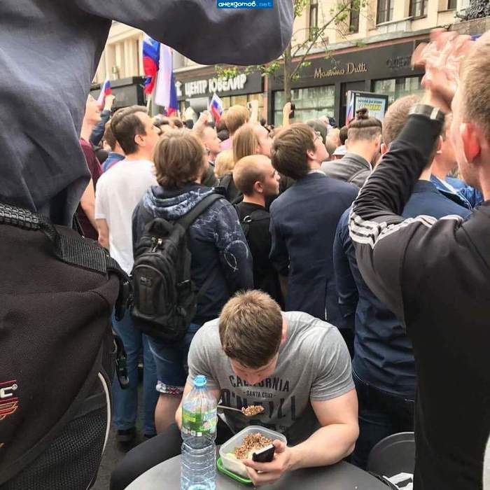 Война войной, а обед по расписанию