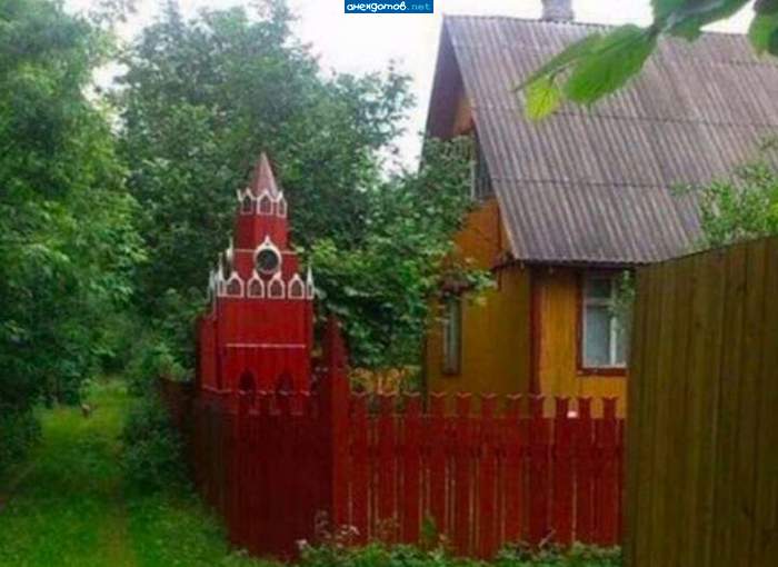 А хозяин где? - В Кремле заседает!
