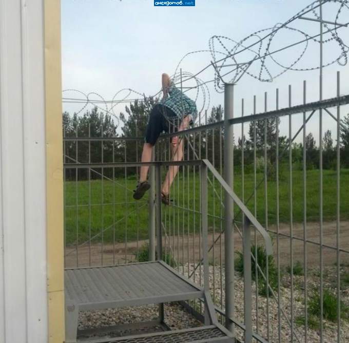 Странно калитка открыта