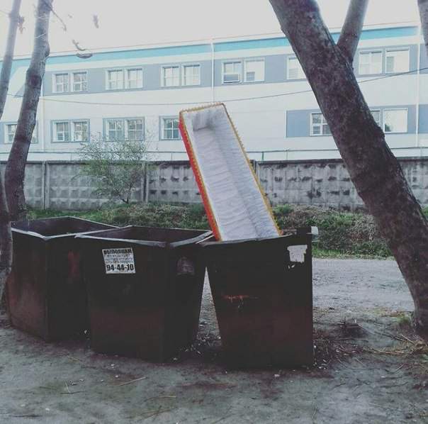 Местный вампир купил себе новую кровать