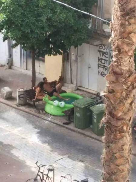 И детский бассейн может стать морем...