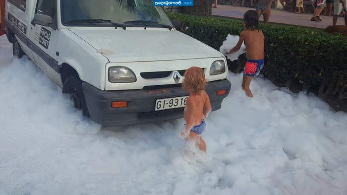 Кажется с шампунем переборщили...