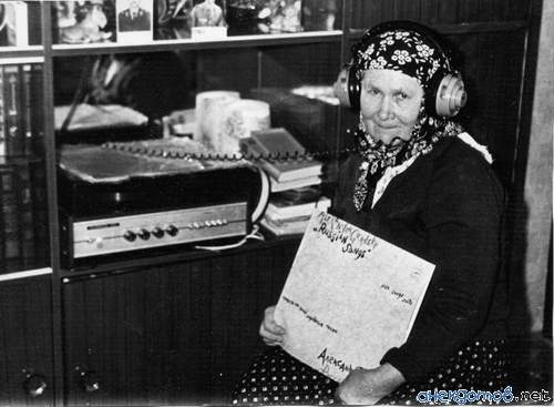 а с вами радиостанция юность и я её диджей.
