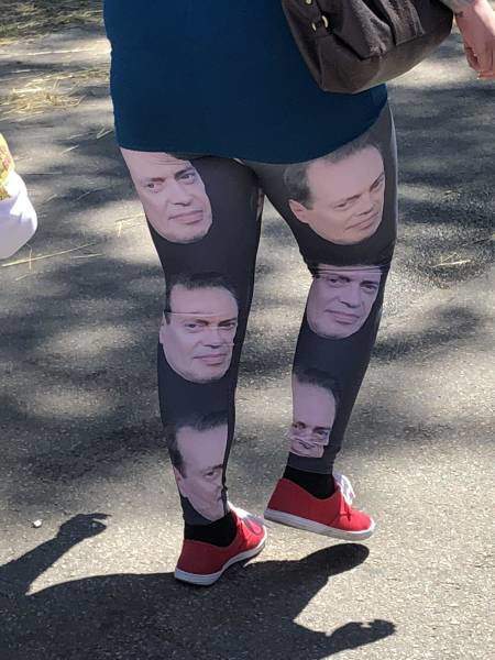 чем этот дядя провинился?