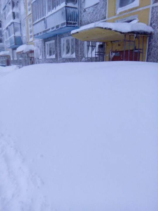 куда открывается дверь в подъезде, внутрь?