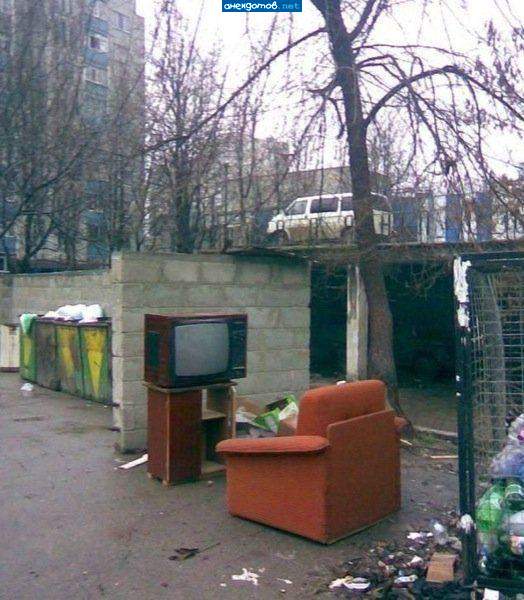 У меня теперь жизнь новая -Здесь гостиная,там столовая!