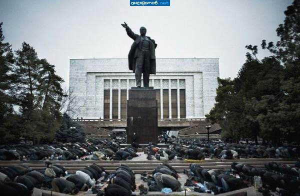 Выручай, товарищ Ленин, гости просто одолели!..