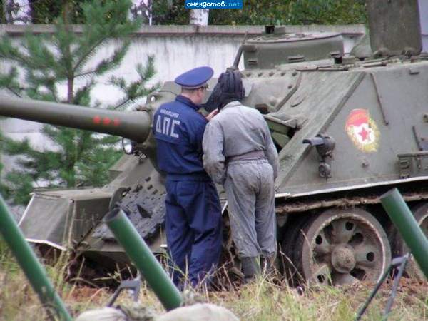 Товарищ, или отстаёте по-хорошему, или во-о-он от того поста ГИБДД останутся одни ошмётки!