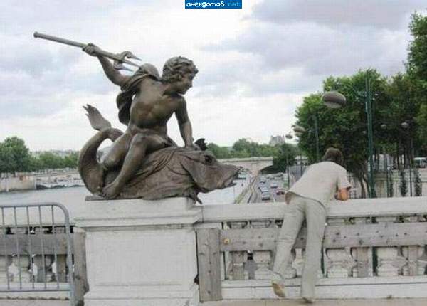 это мост на Тибре в Риме"