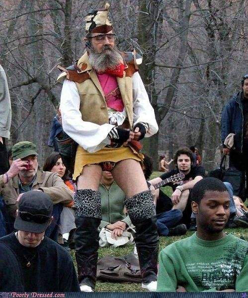 Мы на Пасху выносили крашеные яйца!...