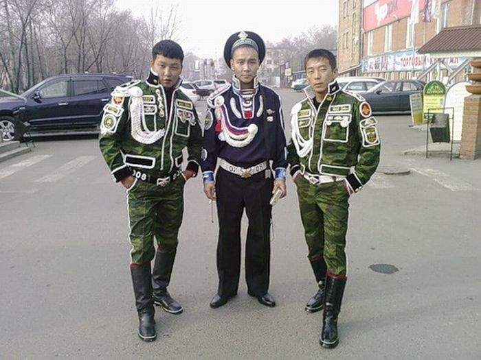 Боевые орлы - каптёрщик хлеборез и свинарь.