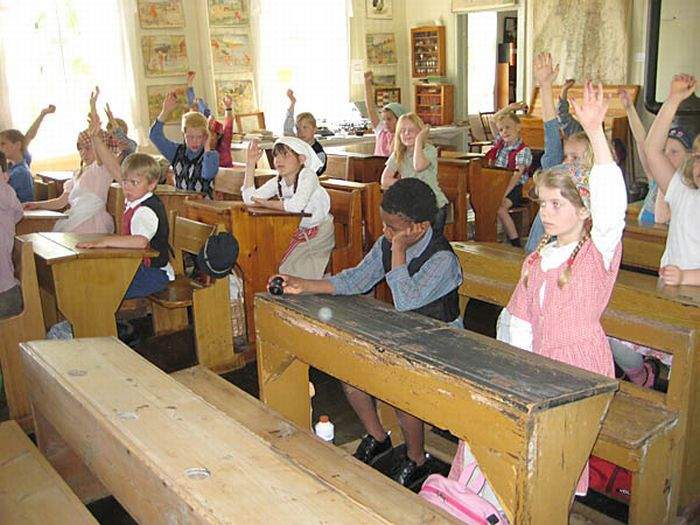 Дети! Кто хочет поиграть в Ку Клус Клан?