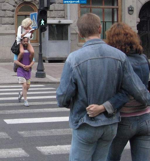 Женщину нужно носить на руках... А уж на шею она сама сядет )