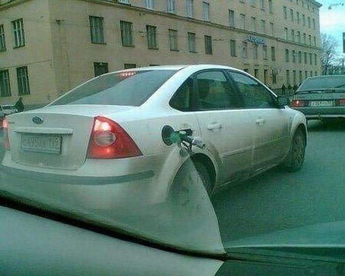 На заправке ты не гость, у неси хотя бы гвоздь
