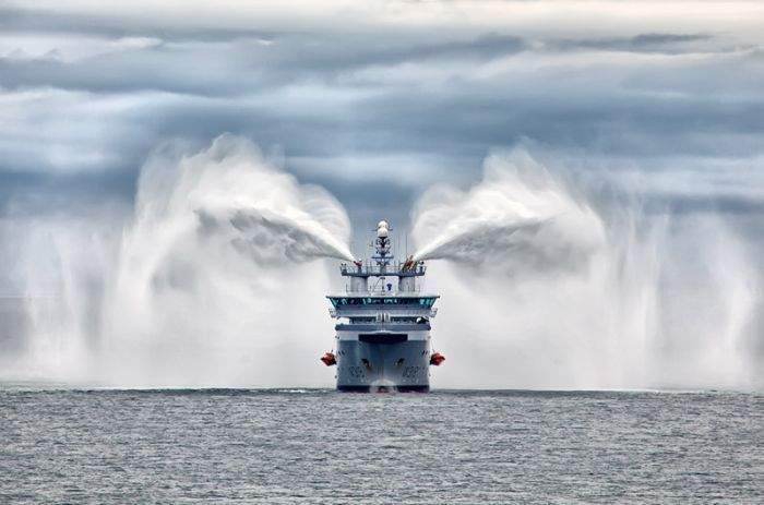 Энергия лишняя. Море морем поливают.